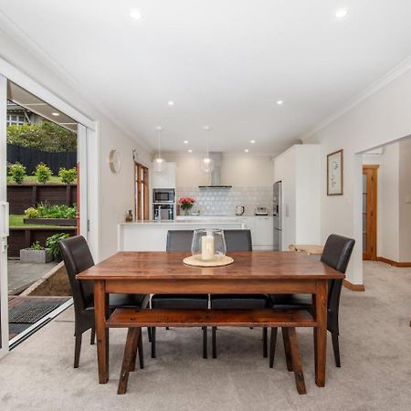 Stunning Family Home In Andersons Bay Dunedin Buitenkant foto