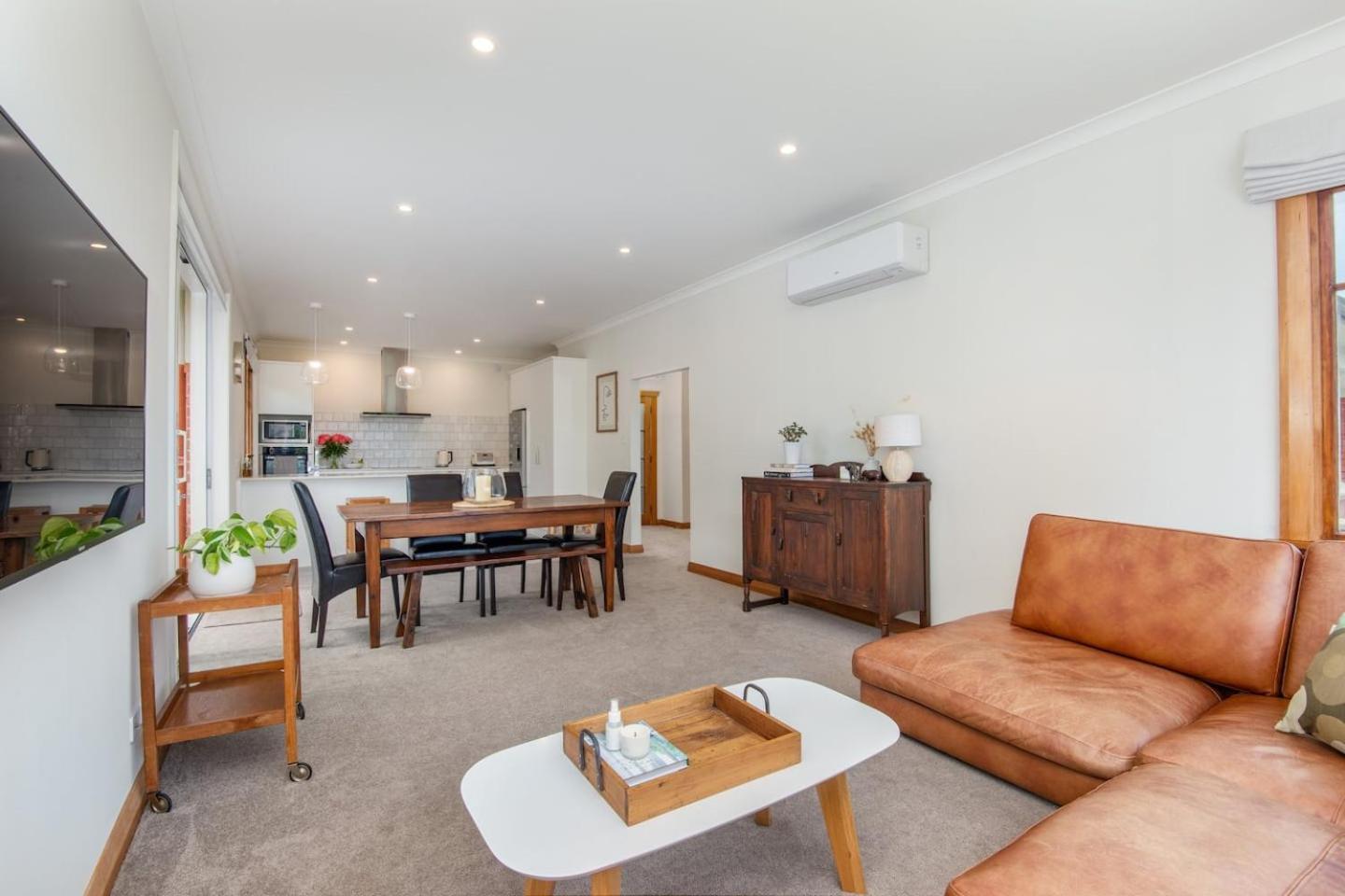 Stunning Family Home In Andersons Bay Dunedin Buitenkant foto